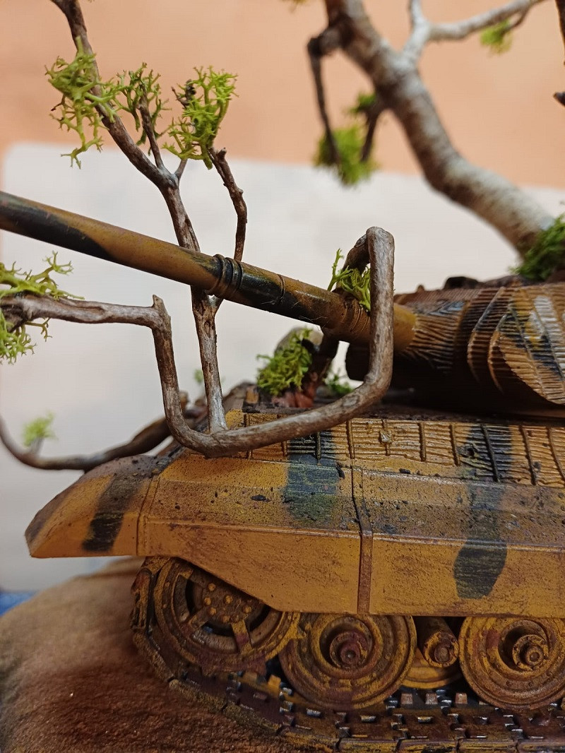 Alcune delle opere in mostra alla galleria Gard nell'esposizione NO WAR  - Battaglia